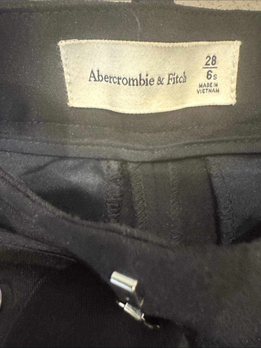 Abercrombie & Fitch Black High Rise Pleated Wide Leg Trousers Size 28 / 6S - Picture 4 of 6